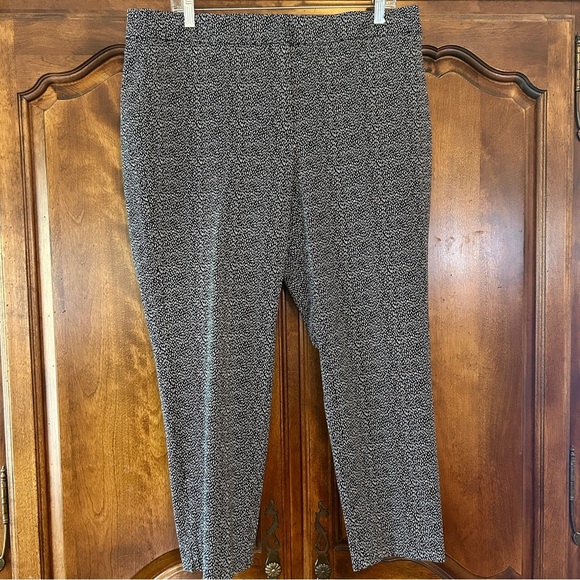Talbots Chatham Ankle Pants Black and White Falling Lines Print size 16W Petite - Picture 3 of 16